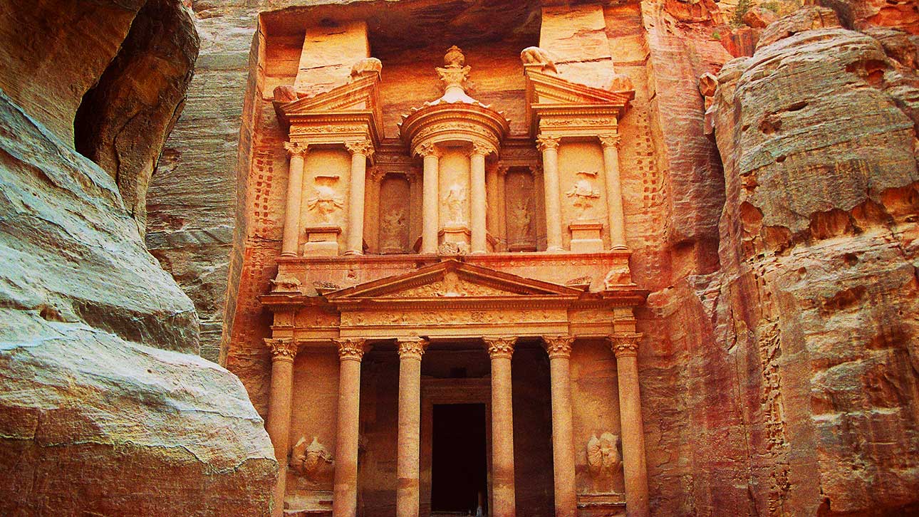 Unveiling the Mysteries of Petra: Exploring Jordan's Enigmatic "Rose City"